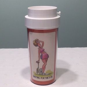 1977 Dart Ind. Lady Tennis Players Novelty Water Cup w/Lid
